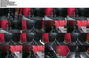 [鹿角与猫爪] 钢管刑架拘束马鞍泡机抽X深喉与呼控折磨坐入马鞍泡机臂拷手铐固定到刑架上脖子被钢管牢牢固定死整个身体使用能稍微摆动泡机前后夹击震动抽X以及深喉-丝依依