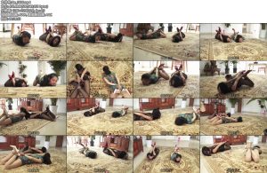 [逍遥原创] 为这个雨季来一场4X4的比赛！两个美女的冠军争夺-丝依依