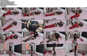 [墨雨原创] 身材高挑大长腿的小姐姐体验过膝长靴束缚手铐脚镣-丝依依