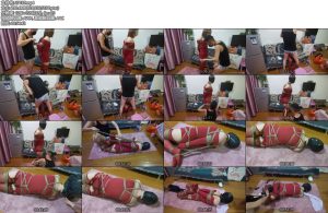 [网友原创] 我的媳妇 80弹、紧身衣吊带袜、双丝、当炮机遇到棒棒会是什么样的威力-丝依依