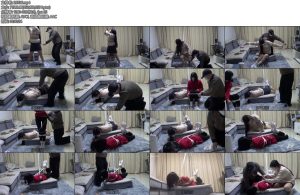 [新月原创] 红豆玉箫 被红豆妹子乱入把她骗来 驷马绑上然后挂在了吊钩上驷马拉紧两个白袜妹子超级可爱-丝依依