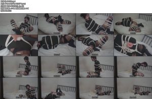 [面具原创] 120米绳子伪娘9号绳奴除夕居然敢来面面男家过那就捆起来捆得紧紧的完全动弹不得过完年再解开吧怎么求饶都没用哦-丝依依