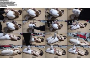 [缚予原创] 线下真实调教之新模19岁大一新生雯雯白丝乳贴跪缚驷马调教白丝乳贴股绳吊起踩踏羞辱SP打屁屁手指弹胸一边被踩在大屁股上挨揍一边还要说自己是主人的小狗还要被手指弹胸羞辱又痛苦-丝依依