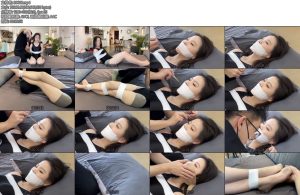 [默示录] 缚艺录小灵胶带封嘴之后按摩一会儿再用丝巾蒙嘴抚摸大腿-丝依依