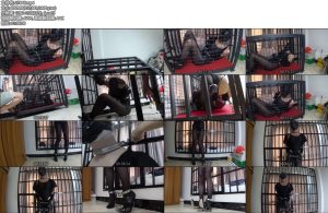 [面具原创] 面具男 夜店重度绳奴潇潇绝望笼子超高跟鞋全感官禁闭包头铁镣罚站锁笼禁锢很多人都说想知道是怎么把他从夜店绑回来-丝依依