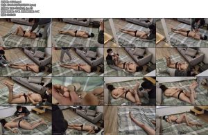 [素人原创] 大3学生小桐175身高拥有一双大长腿臀部形状漂亮翘臀皮肤很白内衣裸足镣铐-丝依依