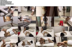 [新月原创] 顽皮女孩 雨涵 满屋子翻箱倒柜找不到剪刀 小脏脚驷马在床-丝依依