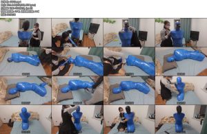 [亚洲绳艺] 狸猫女M折叠式蓝色胶带全包木乃伊活人偶式的躺在女S大腿上被封闭五官X_X乳胶头套-丝依依