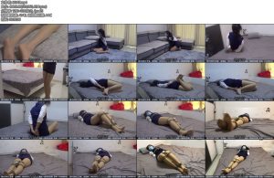 [新月原创] 佳怡同好定拍剧情片被入室的空姐几次逃走不成被捆绑用棒子强G-丝依依