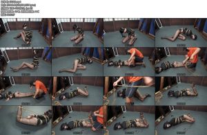 [丝米原创] 惩罚堕落修女Ⅳ经过一年时间调教的修女一直沉沦在欲望中身体被开发得尤其敏感K9连体黑丝先是用棒棒唤醒身体的饥渴本能待到时机成熟牵制厕所链子固定住脖子最后用棒棒给她强制GC这次却失禁了-丝依依