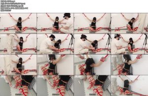 [次元原创] 喜欢受虐的少女裸足少女被盘腿束缚吊起双手高频td电流皮鞭充气口塞多道具TK-丝依依