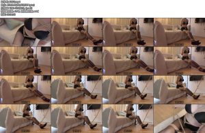 [集梦原创] 黑丝比基尼小姐姐被紧缚后先努力伸舌头舔舐耳朵颅内强高后面被固定在双腿上使用震动b强高声音不停引人注目-丝依依