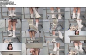 [撒琅制造] 美腿玉足系列课桌下第一视角超近距离凝视高挑妹子棉袜脚及公主鞋无捆绑-丝依依